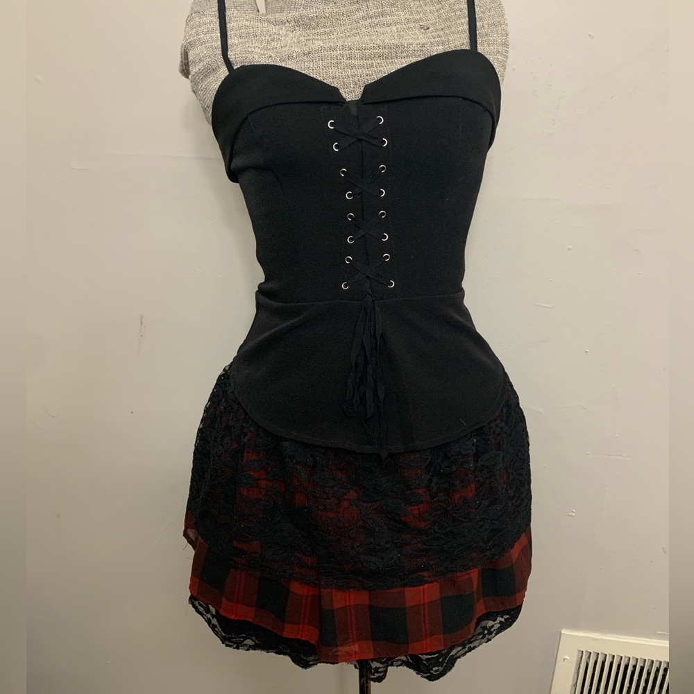 Elegant Black and Red Lace Mini Skirt